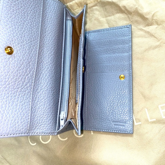 Coccinelle
Leather handbag with wallet
excellent condition
Blue Leather - Picture 10 of 10